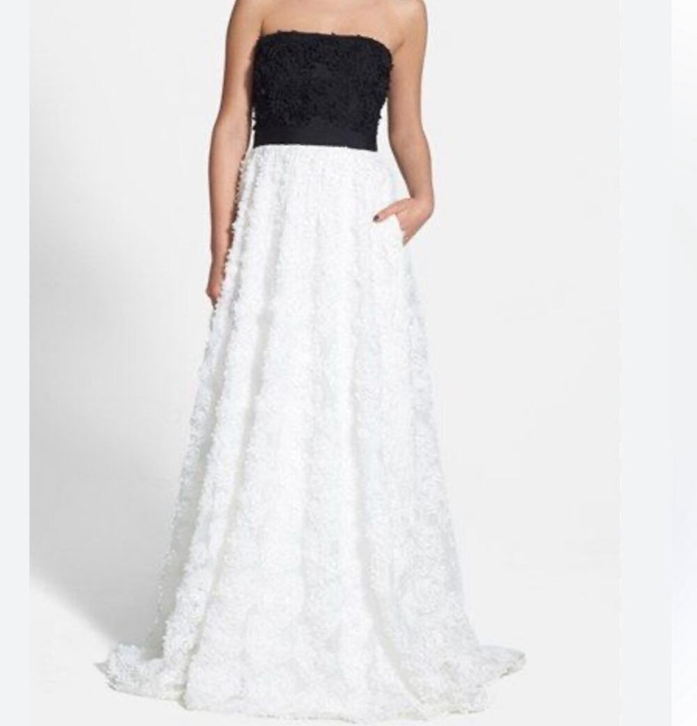 Adrianna Papell Petals Colorblock Strapless Maxi Dress Size 12 White Black